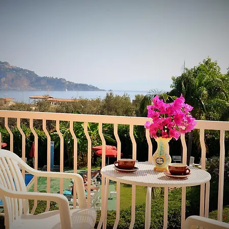 Residence Villa Giardini 3*