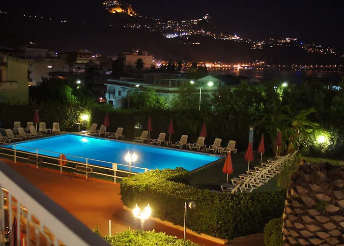 Residence Villa Giardini מלון דירות