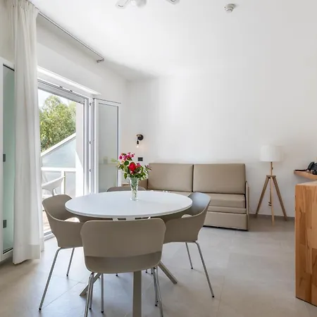 Residence Villa Giardini גיארדיני נאקסוס