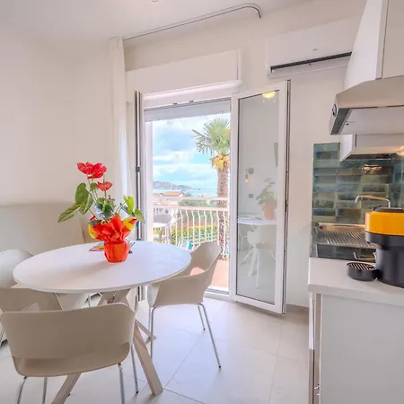 Residence Villa Giardini גיארדיני נאקסוס