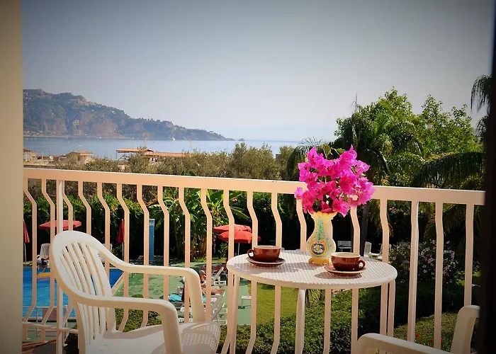 Residence Villa Giardini 3*