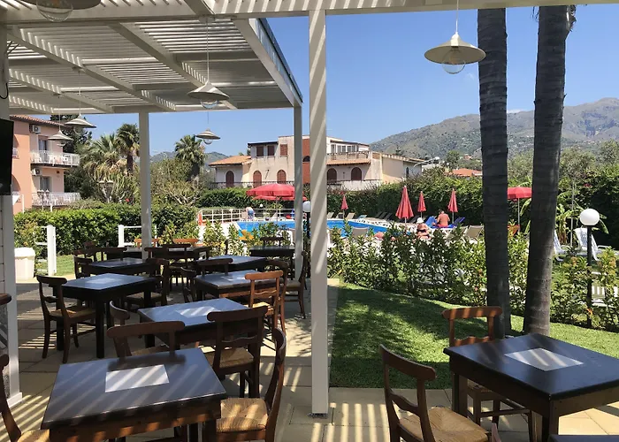 Residence Villa Giardini 3*