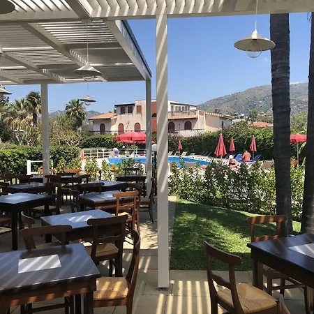 Residence Villa Giardini 3*